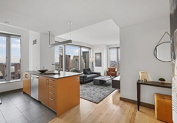 4th image of 8 Spruce St APT 71A
