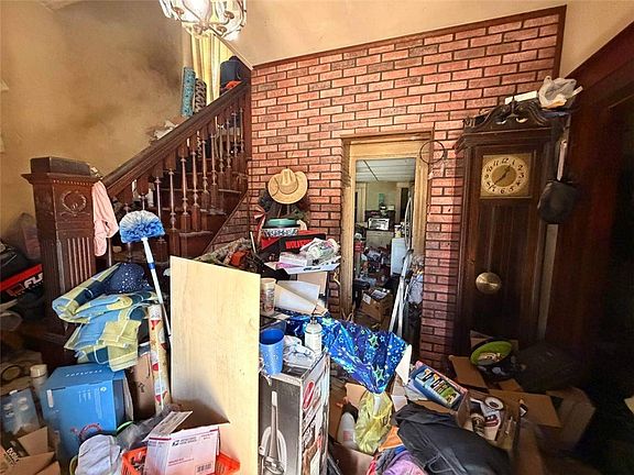 3rd image of 927 Clyde St