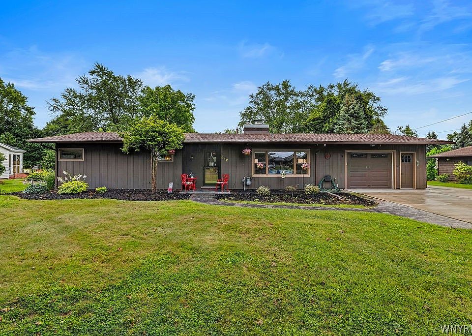 1st image of 912 Escarpment Dr