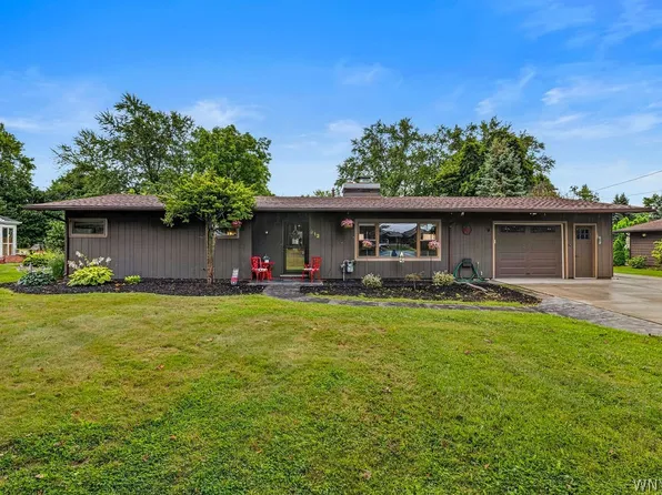 912 Escarpment Dr, Lewiston, NY 14092