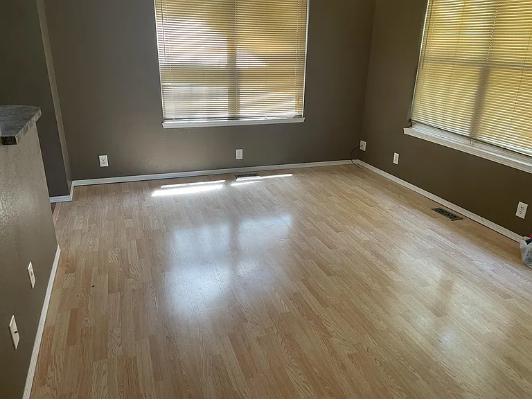 220 S Athenian St — Photo 3