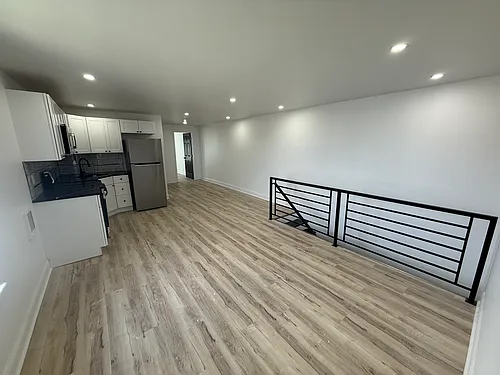 5104 Master St #2 Photo 1