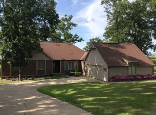 2208 Jefferson Rd, Manchester, IA 52057