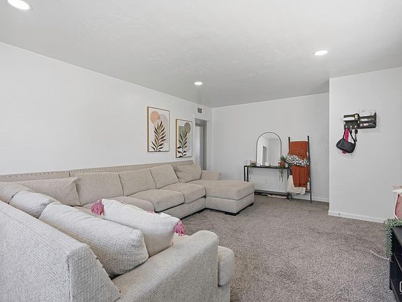 5th image of 2134 4th St