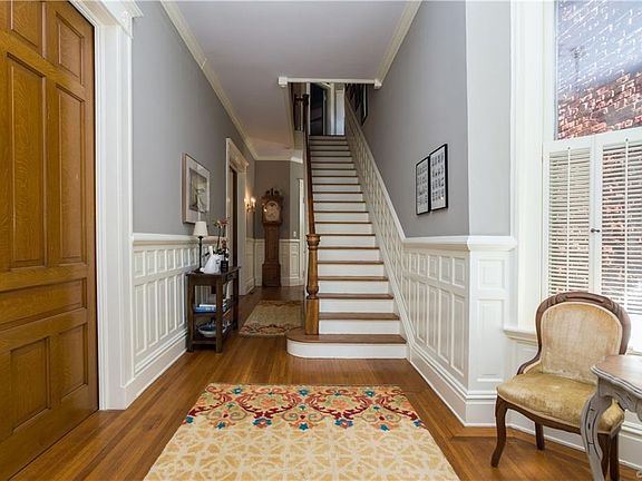 5th image of 2422 Grove Ave