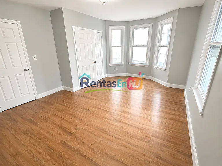 135 S Clinton St #1 — Photo 3
