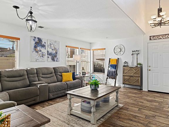 4th image of 405 Whispering Willow Dr Unit E