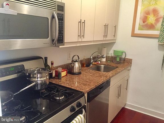 4th image of 219 S 18th St #1614