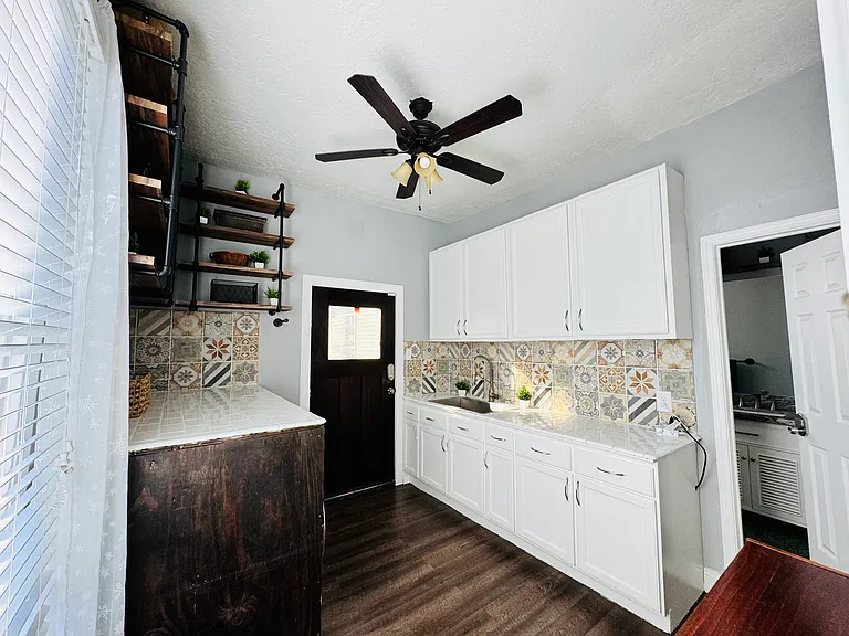 3913 Moore St — Photo 41