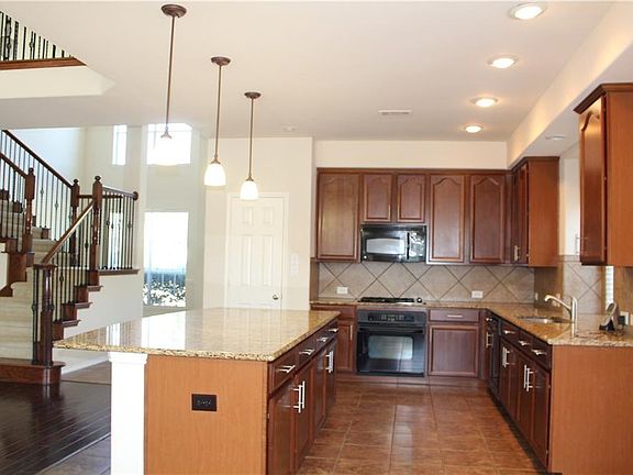 4th image of 10216 Crawford Farms Dr
