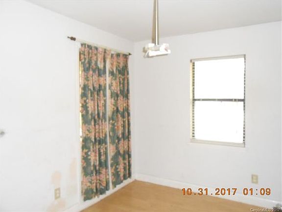 4th image of 6203 Blue Jay Ln