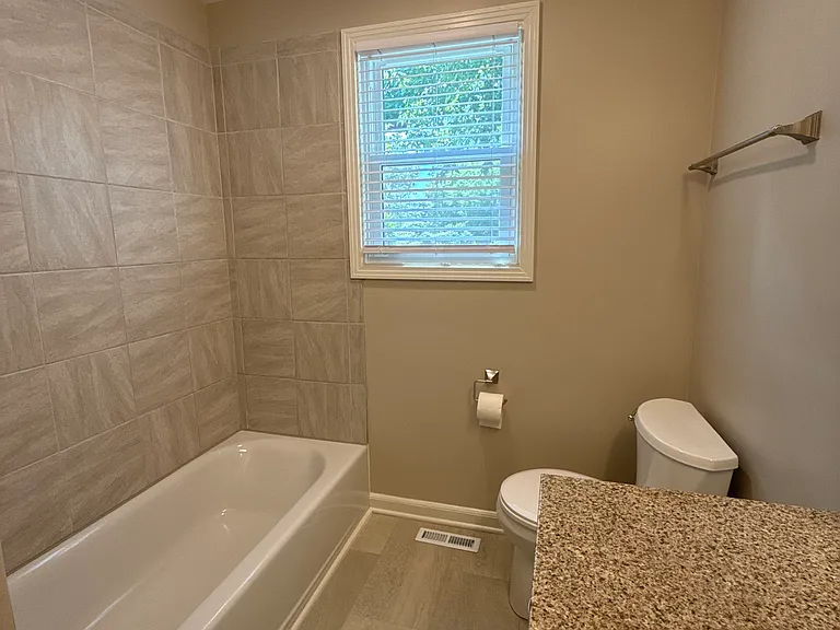 221 Elberta St — Photo 17