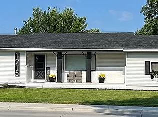 1215 E 33rd Dr, Kearney, NE 68847