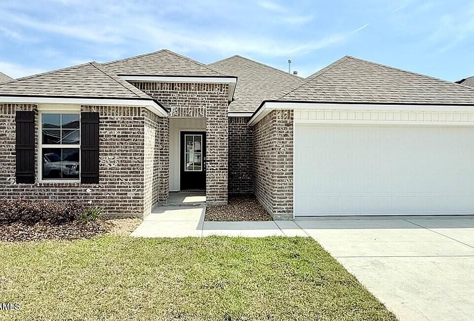 1st image of 105 Lake Oak Dr