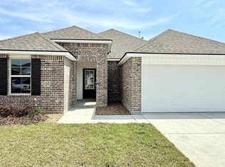 105 Lake Oak Dr, Lafayette, LA 70507