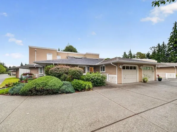 3049 Brittany Dr #5, Colwood, BC V9B 5P8
