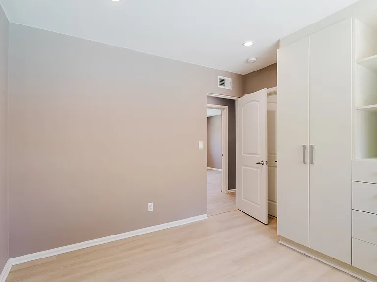 9540 Debra Ave — Photo 32