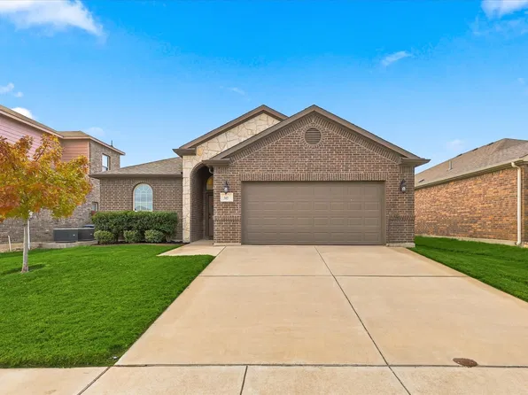 305 Emerald Creek Dr, Fort Worth, TX 76131
