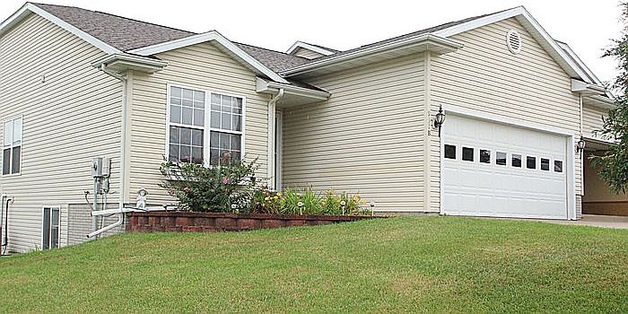 1st image of 931 Willow Ln #B