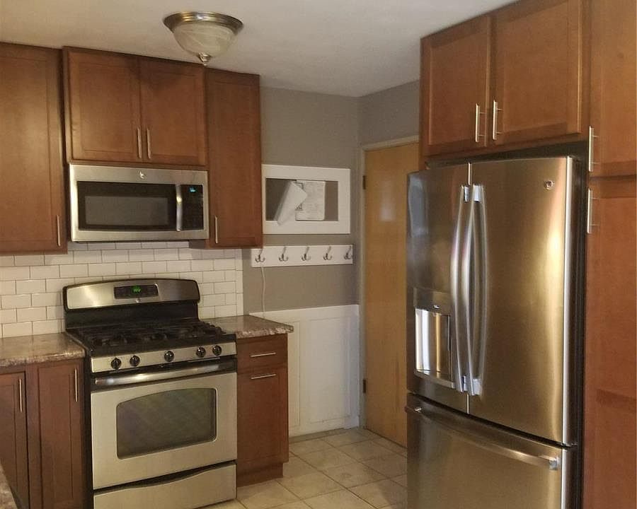 2nd image of 926 Vegas Dr