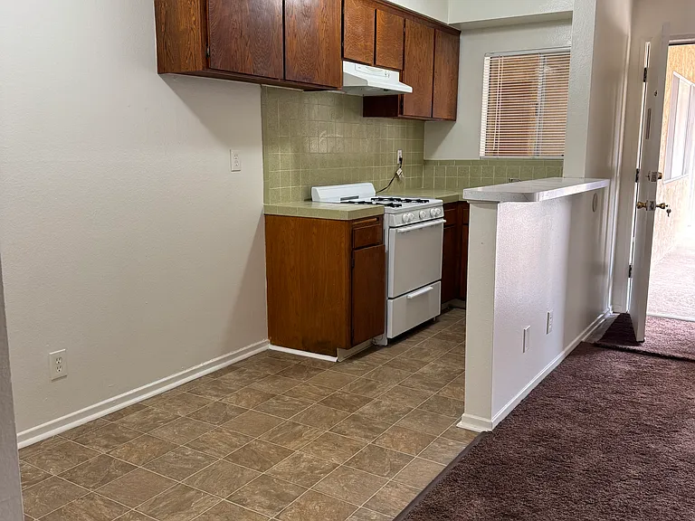 Corsica Apartments — Photo 10