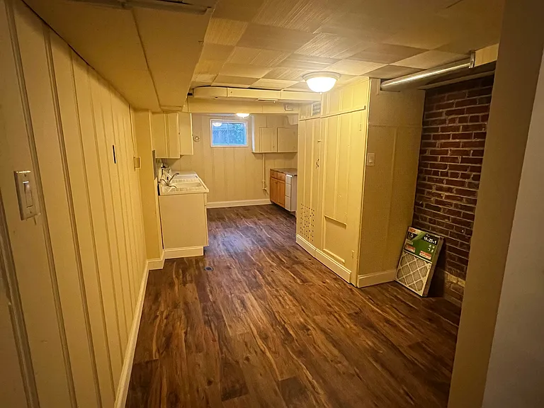 2404 Darrow St — Photo 16
