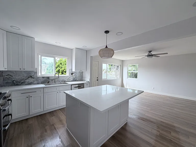 4945 Brighton Ave — Photo 11