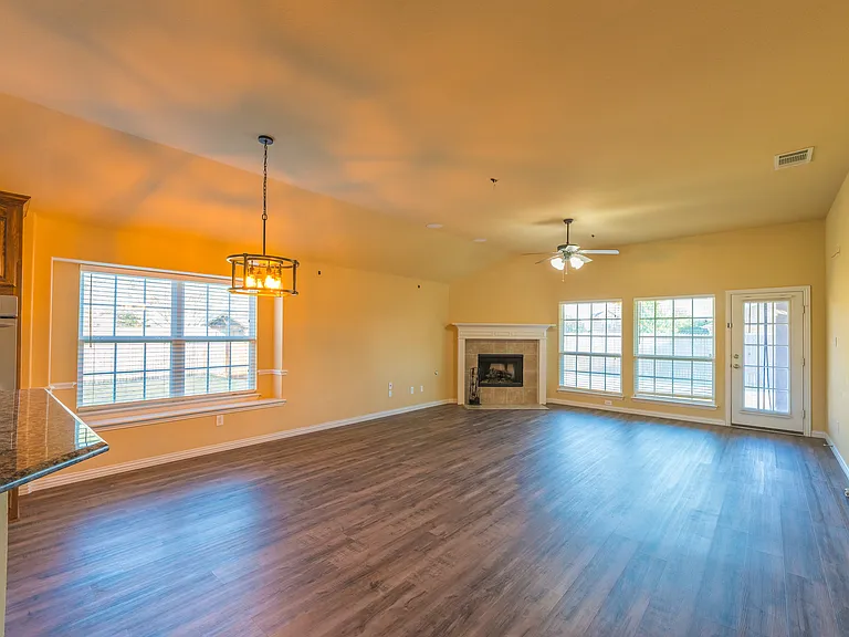 918 Witherby Ln — Photo 12