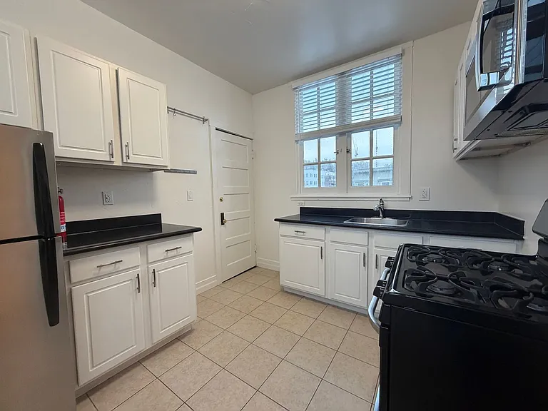 85 Carl St #6 — Photo 6