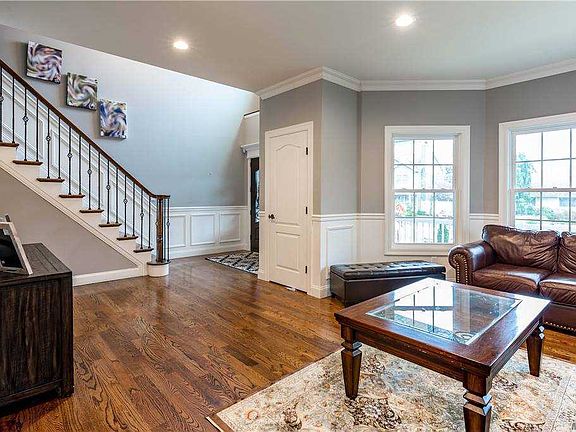 3rd image of 1894 Gardenia Ave
