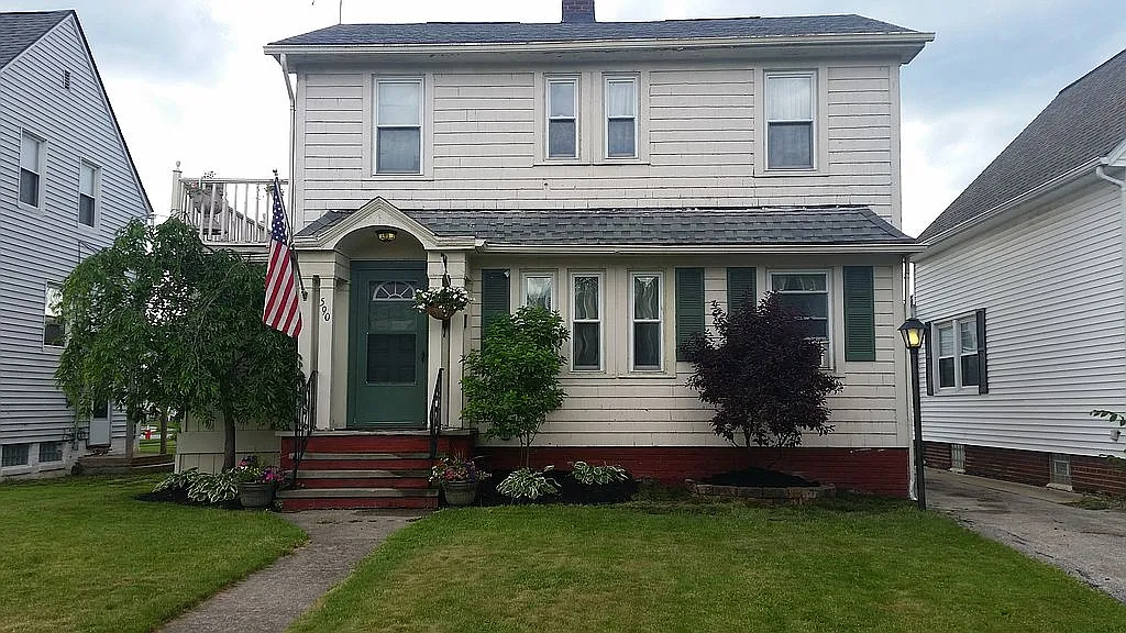 590 E 266th St photo 1