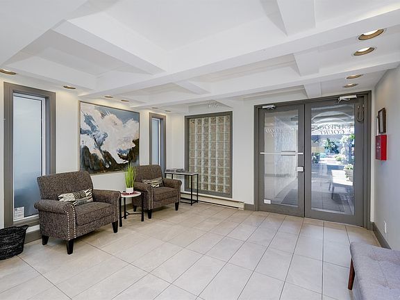 5th image of 3900 Shelbourne St #206