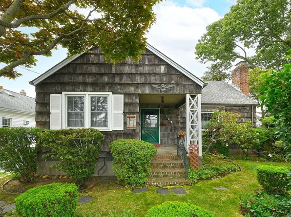 1839 Camp Avenue, Merrick, NY 11566