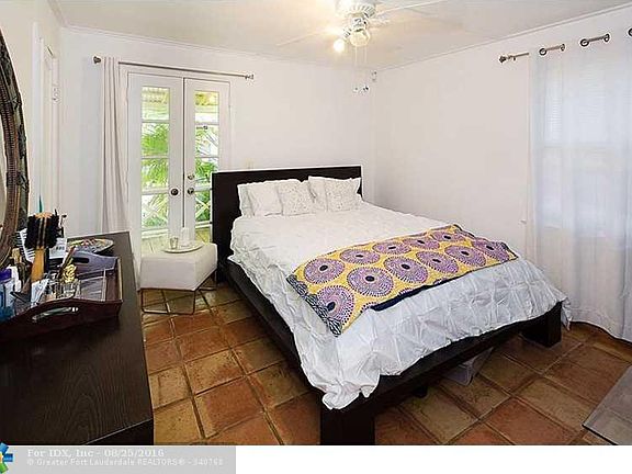5th image of 821 NE 17th Way