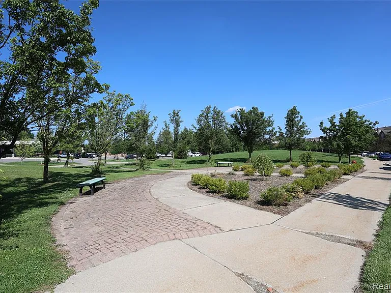 39460 Springwater Dr — Photo 39