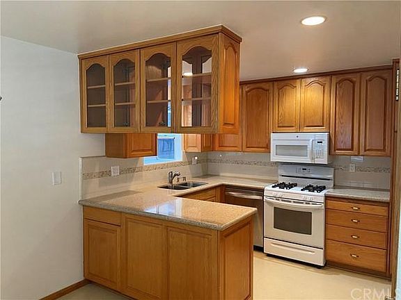 5th image of 24423 Ward St