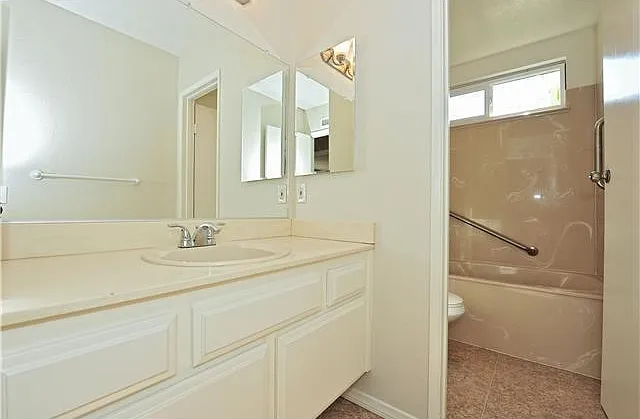 13282 Deron Ave — Photo 8