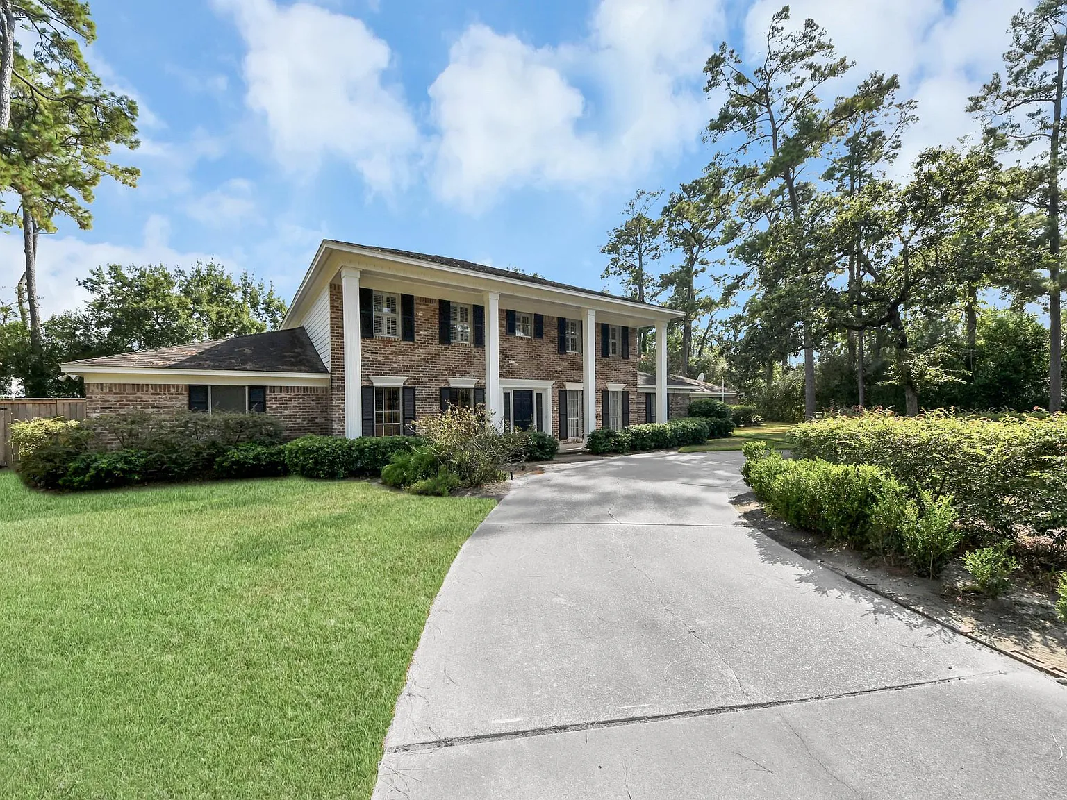 5 bed, 5.0 bath, 3932 sqft, $7,250 — Photo 3