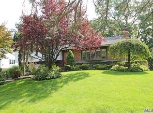 90 Oakdale Rd, Roslyn Heights, NY 11577