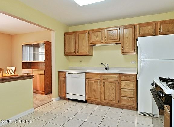 2nd image of 23 Glencoe Ct APT 102-B