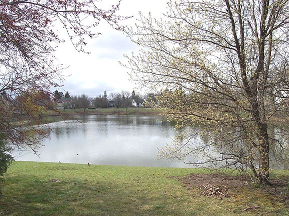 2nd image of 210 Braxton Ct