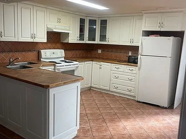 824 Preston Manor Dr #Basement, Mississauga, ON L5V 2L6