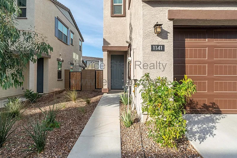 3 bed, 2.5 bath, 1584 sqft, $2,499 — Photo 3