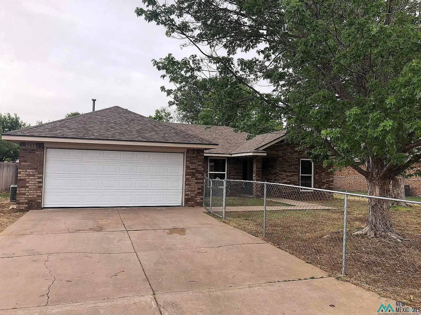 3 bed, 1300 sqft, $1,550 — Photo 1