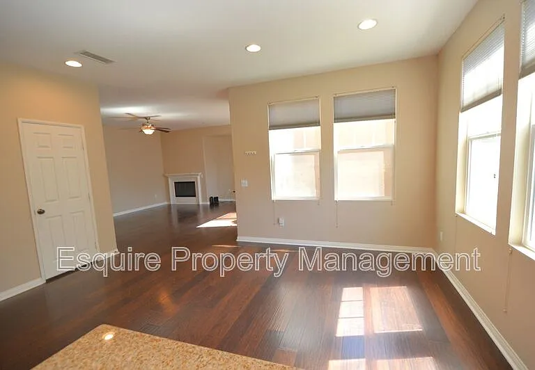 3246 N Ventura Rd — Photo 8