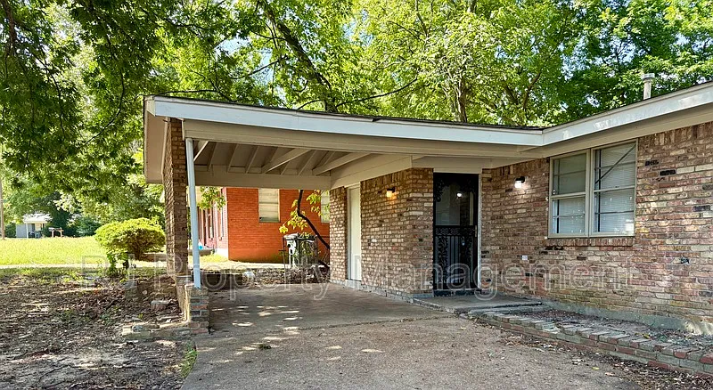 3 bed, 1.0 bath, 980 sqft, $995 — Photo 3