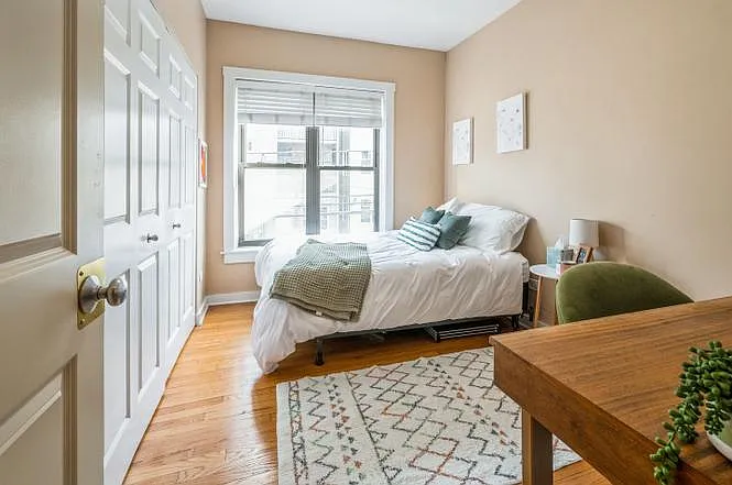 905 W Cornelia Ave #2W — Photo 3