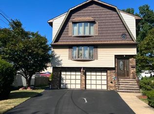 104 Gall Ct, Elmwood Park, NJ 07407