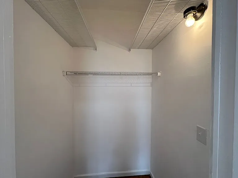 24 Bay Ave — Photo 9