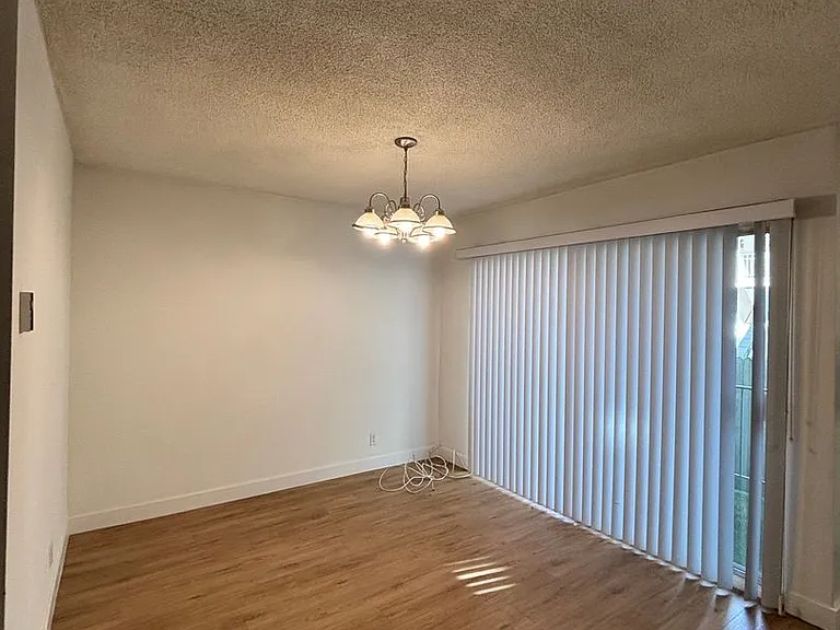 2439 Chelsea Pl — Photo 17